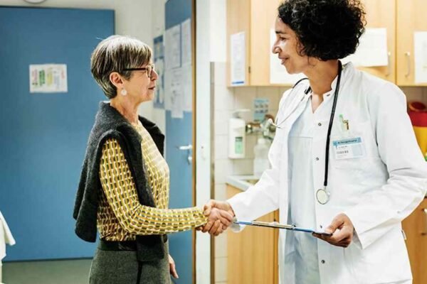 Essential Steps for Families Transitioning an Aging Parent to In-Home Healthcare